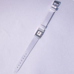 ���R�X�e�@���f�B�[�X�E�H�b�` �z���C�g