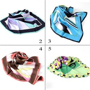 EMILIO PUCCＩ（エミリオプッチ）　シルク　プチスカーフE270-101-5