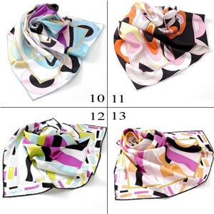 EMILIO PUCCＩ（エミリオプッチ）　シルク　プチスカーフＥ130-104-10
