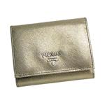�v���_ 1M0176 SAFFIANO METAL �O�c�܏��K�� GY