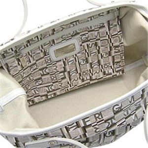 Salvatore Ferragamo(サルバトーレフェラガモ) MODERNE TRAVELライン バッグ CABIRIA 21A039 BIANCO(ホワイト)