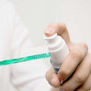 薬用歯磨きジェル デンタルホワイト プロイズム 30g 【医薬部外品】【4本組＋オーラルリンス付き】