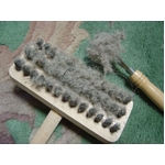 �A�[�g�u���V�Ё@�w�J�[�y�b�g�u���V�x