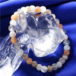 今年の守護石ミックスムーンストーンブレス