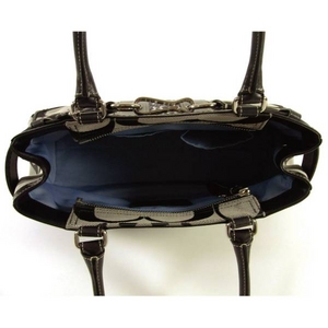 Coach(コーチ) バッグ ハンプトンズ シグネチャー ストライプ ミディアム キャリオール ブラック 13073