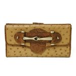 【現品限り】GUCCI（グッチ） Wホック長財布 オースト オーストリッチ カーフ ブラウン 【中古A】の詳細ページへ