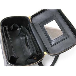 【現品限り】CHANEL(シャネル) バニティバッグ大 スト付き キャビアスキン ブラック 【中古B】