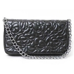  【現品限り】CHANEL（シャネル） カメリア柄 アクセサリーポーチ 黒 【中古AB】の詳細ページへ