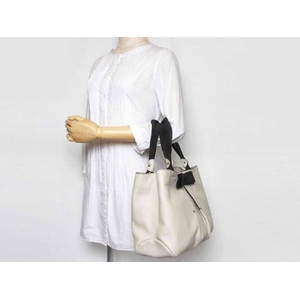 【現品限り】Ferragamo(フェラガモ) トートバッグ アイボリー/ブラック 21-B665 【新品同様】