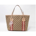 【現品限り】GUCCI（グッチ） GG柄 トートバッグ ロゴチャーム付き ベージュ 211971 【新品同様】の詳細ページへ