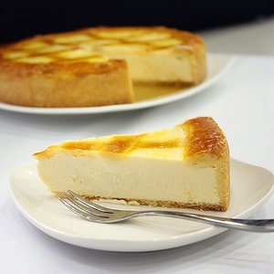 【チーズから手作り】トロイカ・オリジナル・ベークド・チーズケーキ・6号