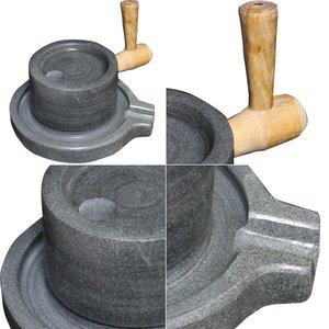 昔ながらの石臼(ひきうす/製粉器) 幅28cm&times;25.5cm 〔蕎麦/小麦/お茶/米粉/コーヒー豆/香辛料/ハーブ等〕