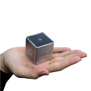 【SK】スマホ用 Bluetooth対応小型スピーカー Smart Speaker（スマートスピーカー） bluetooth スピーカー bluetooth スピカ ワイヤレス NFC 携帯スピーカー パワフル スマートフォン対応 （Silver）