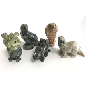 【ミニ動物　アニマルの置物5点セット】T01　天然石　ソープストーンのお守り　動物の形したミニチュア　ハンドメイド彫刻　ペルー製 