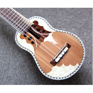 【CHARANGO PRO QUISPE】民族楽器、ボリビア製　キスペ制作のチャランゴ　プロ用★ソフトケース付