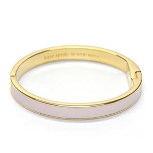 KATE SPADE(ケイトスペード) IDIOM BANGLES Hinged 内側にさりげなく刻印された「MAKE ME BLUSH」のロゴがキュートなエナメル・バングル WBRU7601-671