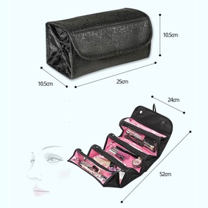 コンパクトなのに大容量の小分け出来る化粧ポーチ