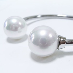 キューブ付フリーサイズバングル/ホワイトパール