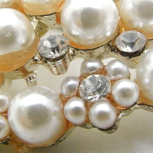 たっぷりIパールのハートブローチ(クリア)