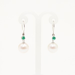 プラチナ　7mmあこや真珠 エメラルド  フックピアス　パールピアス