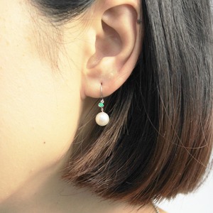 プラチナ　7mmあこや真珠 エメラルド  フックピアス　パールピアス