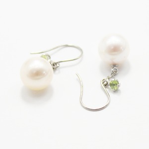 プラチナ　7mmあこや真珠 ペリドット フックピアス　パールピアス