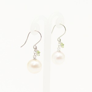 プラチナ　7mmあこや真珠 ペリドット フックピアス　パールピアス