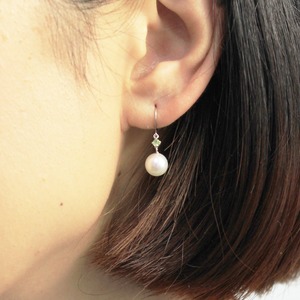 プラチナ　7mmあこや真珠 ペリドット フックピアス　パールピアス