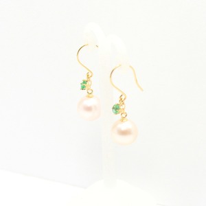 18金 イエローゴールド　7mm珠 アコヤ本真珠　エメラルド　フックピアス　パール　誕生石