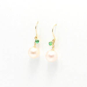 18金 イエローゴールド　7mm珠 アコヤ本真珠　エメラルド　フックピアス　パール　誕生石