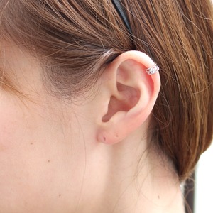 10金ホワイトゴールド ブルートパーズ イヤーカフ