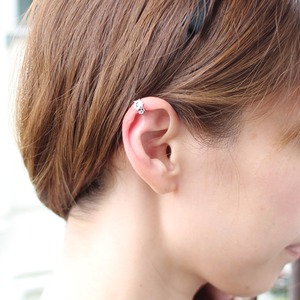 10金ホワイトゴールド ブルートパーズ イヤーカフ