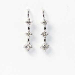 10金ホワイトゴールド スリーストーンダイヤモンド イヤーカフ