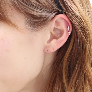 10金ホワイトゴールド スリーストーンダイヤモンド イヤーカフ