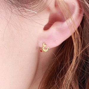 イエローゴールド ネコ ガーネット スタッド ピアス