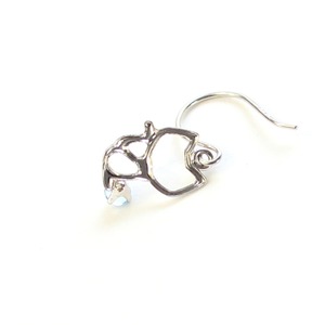 ホワイトゴールド ネコ ブルートパーズ フック ピアス 