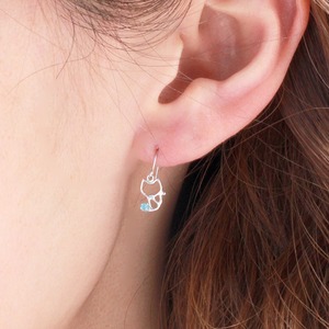 ホワイトゴールド ネコ ブルートパーズ フック ピアス 