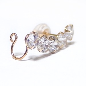 ピアス 高品質キュービックジルコニア K10 イエローゴールド イヤーカフ 右耳用 ラインピアス シリコン製ダブルロックキャッチ