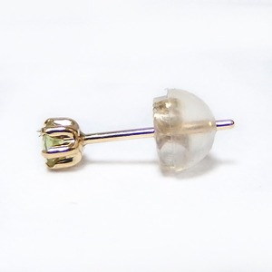 ピアス ペリドット K18 イエローゴールド 8月 誕生石 シリコン製ダブルロックキャッチ