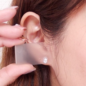 ピアス キュービックジルコニア プラチナ Pt900 ペアシェイプ 高品質 シリコン製ダブルロックキャッチ仕様 一粒留