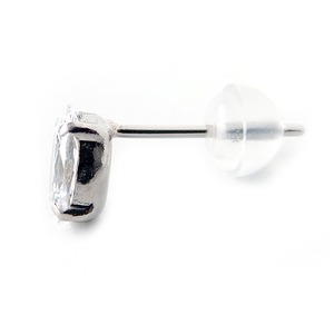 ピアス キュービックジルコニア プラチナ Pt900 オーバル 高品質 シリコン製ダブルロックキャッチ仕様 一粒留