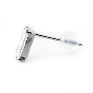 ピアス キュービックジルコニア プラチナ Pt900 バゲット 高品質 シリコン製ダブルロックキャッチ仕様 一粒留