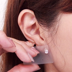 ピアス キュービックジルコニア K18 イエローゴールド ペアシェイプ 高品質 シリコン製ダブルロックキャッチ仕様 一粒留