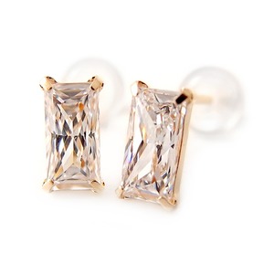 ピアス キュービックジルコニア K18 イエローゴールド バゲット 高品質 シリコン製ダブルロックキャッチ仕様 一粒留