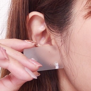 ピアス キュービックジルコニア K18 イエローゴールド バゲット 高品質 シリコン製ダブルロックキャッチ仕様 一粒留