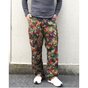 スイス軍放出アルペンカモパンツ【中古】　48(XL相当）