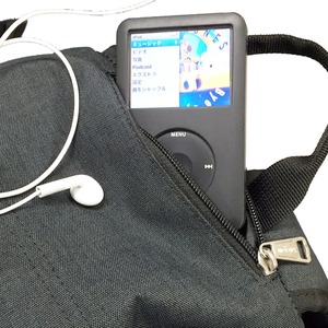 ドイツブランドmobus PCポケット完備Ｂ４サイズビジネスライクバックバック　オレンジ