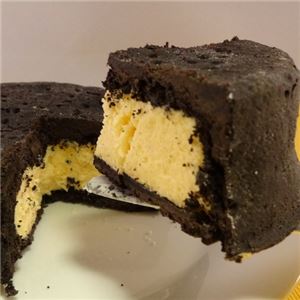 黒いチーズケーキ 3台 (直径約12cm)