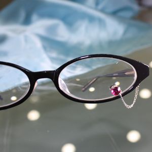 眼鏡につける新感覚ジュエリー　Eye Jewel 1ガーネット