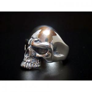 裏のスカル彫りに驚き！スカルTシルバーリング